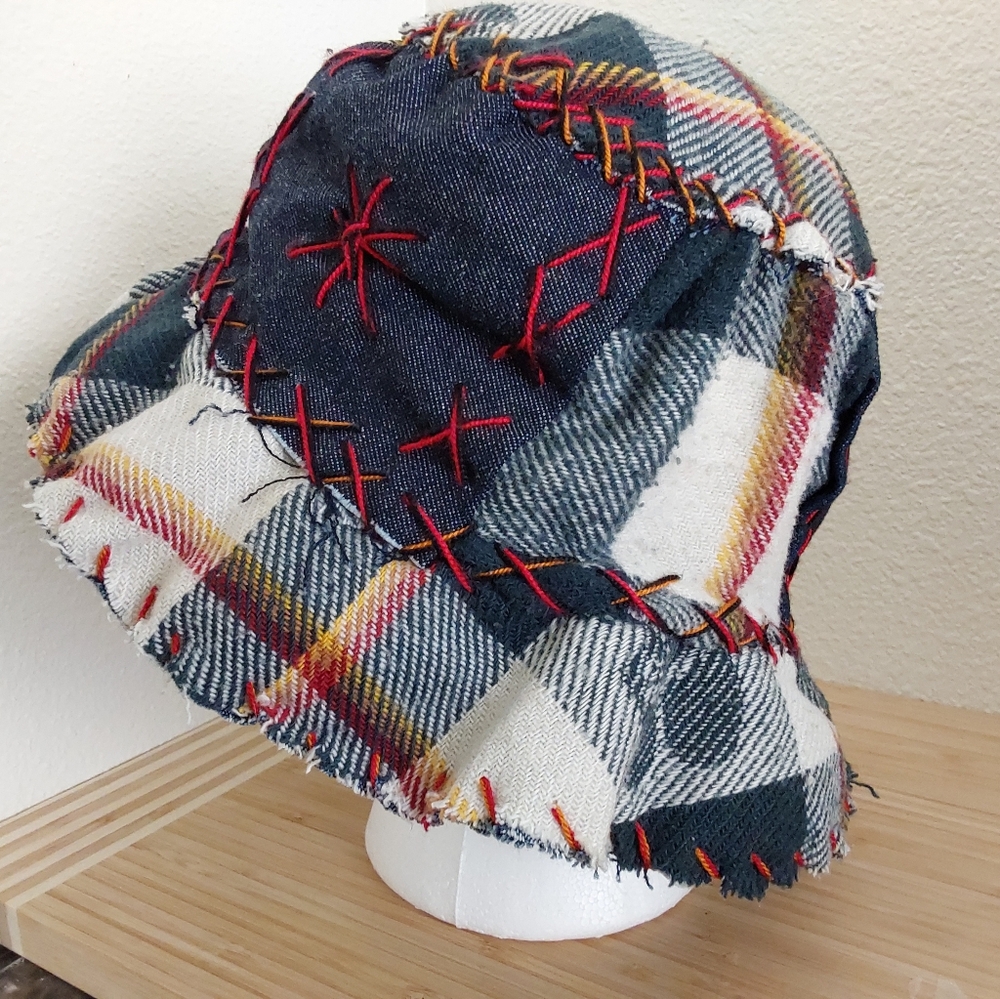 Handmade bucket hat - Picture 3 of 4